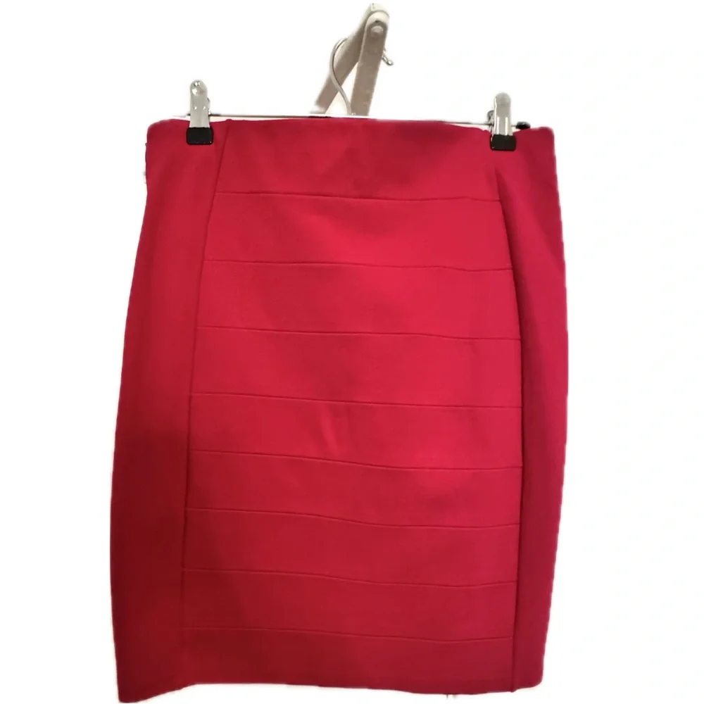 White House Black Market Red Pencil Skirt, Size 10 - Picture 2 of 6